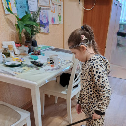 Помогаю подметать, чтобы было чисто