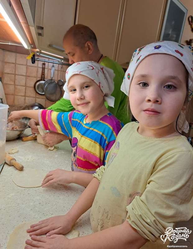 Сегодня я помогала папе печь өчпочмаки