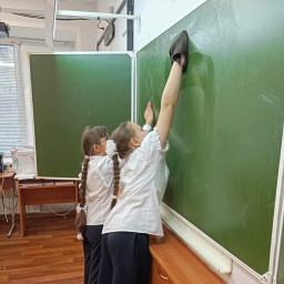 Помогаю в классе