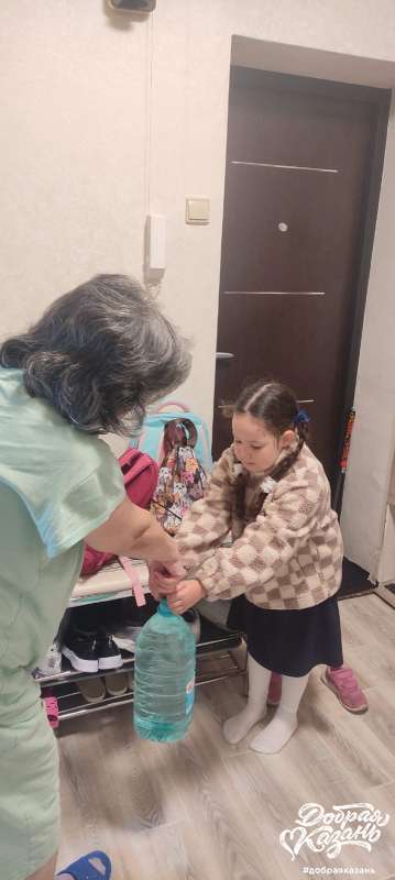 Помогала принести воды дэуэнике