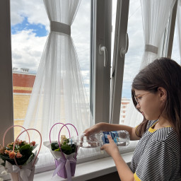 Полила цветы
