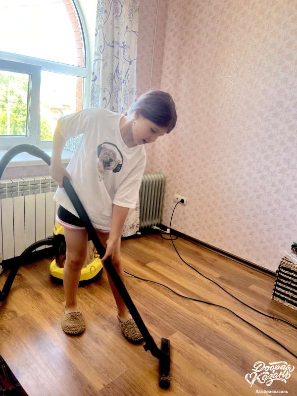 Помогаю с уборкой