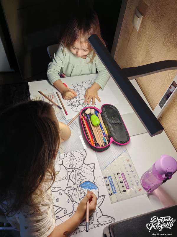 Учу сестренку