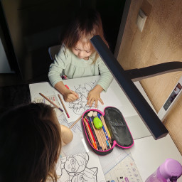 Учу сестренку