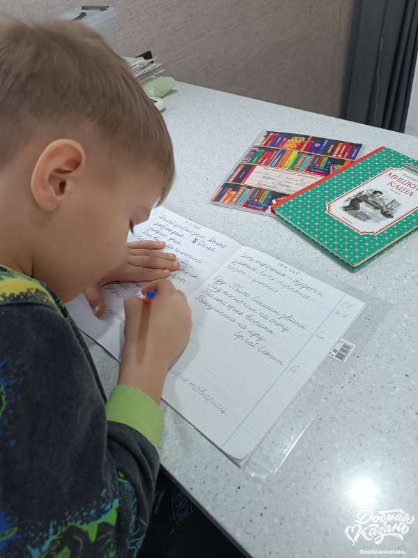 На каникулах не забываю про уроки.