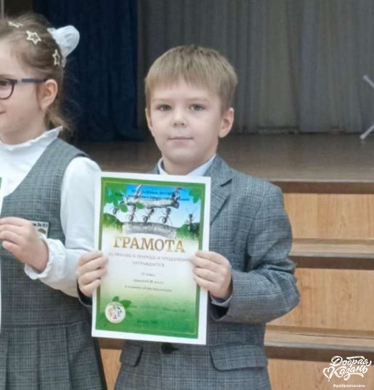 Нашему классу дали грамоту за 2 место за сбор макулатуры.
