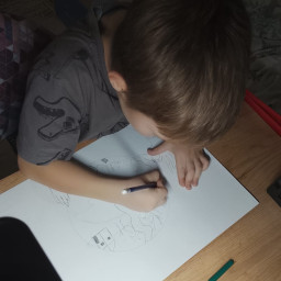 Рисую рисунок для конкурса.