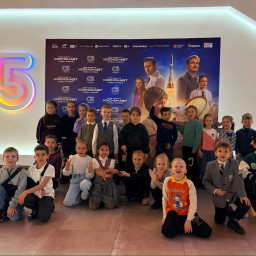 Смотрели с классом фильм про космос посвящённый Дню Космонавтики.