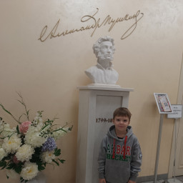 Ходил в театр с одноклассниками.