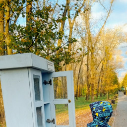 Принес книги в пункт буккроссинга в парке Крылья советов