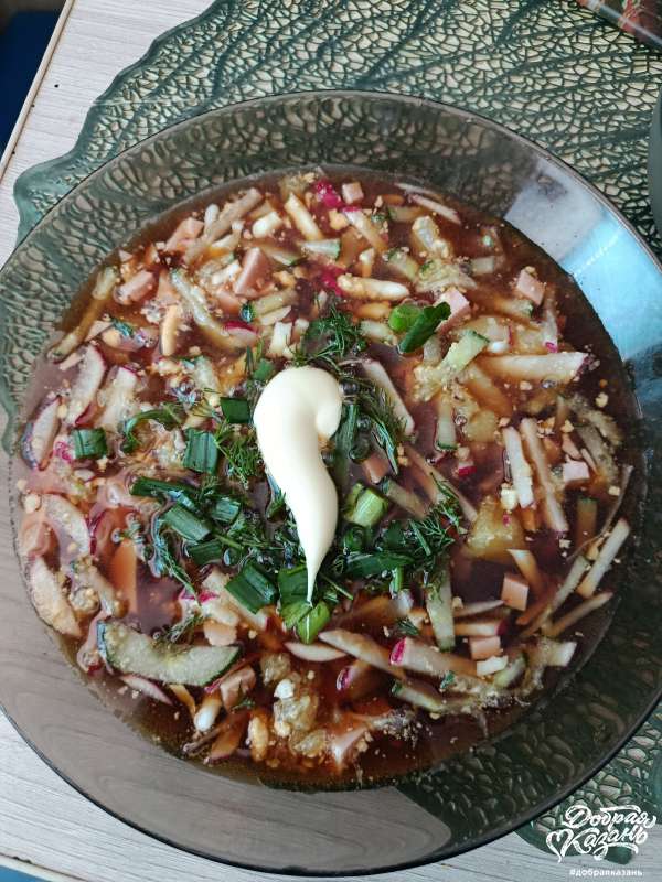 помог маме с окрошкой