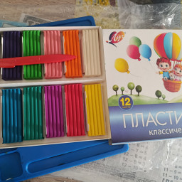 поделился пластилином с одноклассником