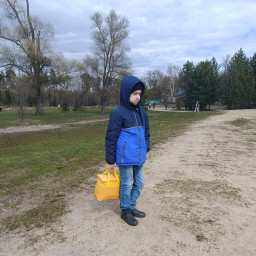 Помогал родителям