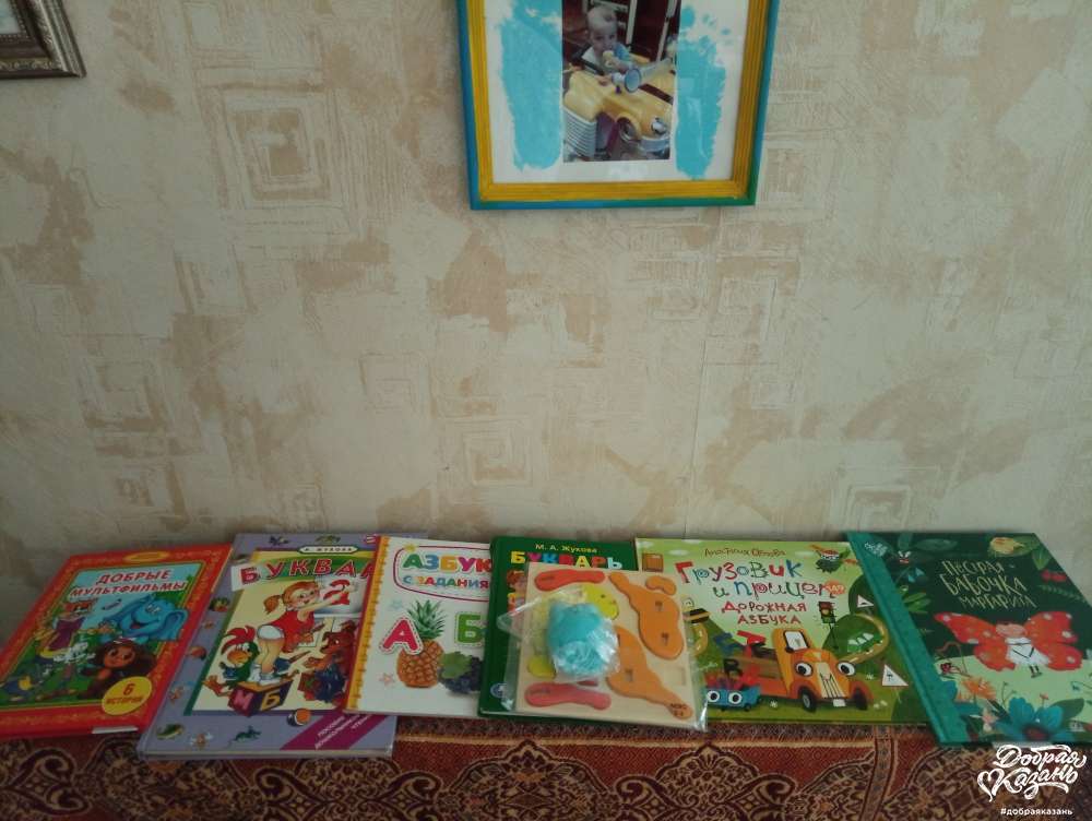 отдал книге соседской девочке