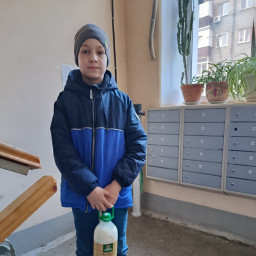 Помогал родителям