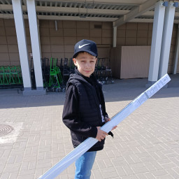 Помогал родителям