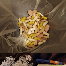 собрали блистеры от лекарств и просрочку для сдачи в пункт