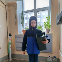 Помогал родителям
