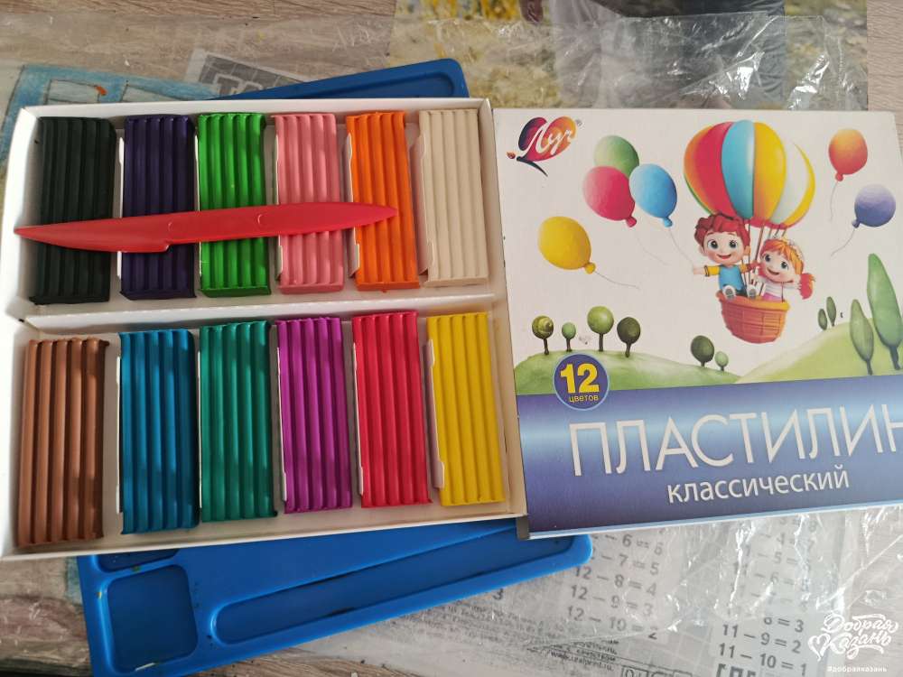 поделился пластилином с одноклассником