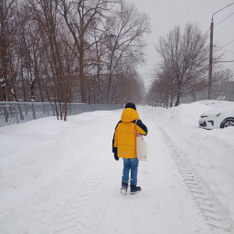 Помогал родителям