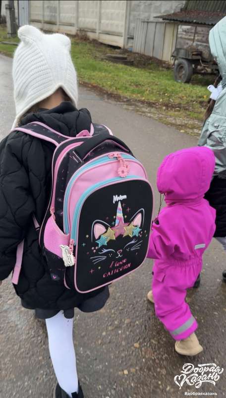 Проводила сестренку в детский сад