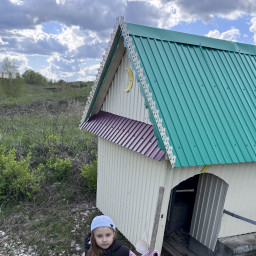Убиралась около родника