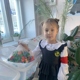 Сегодня я сдала пробки от бутылок на переработку.