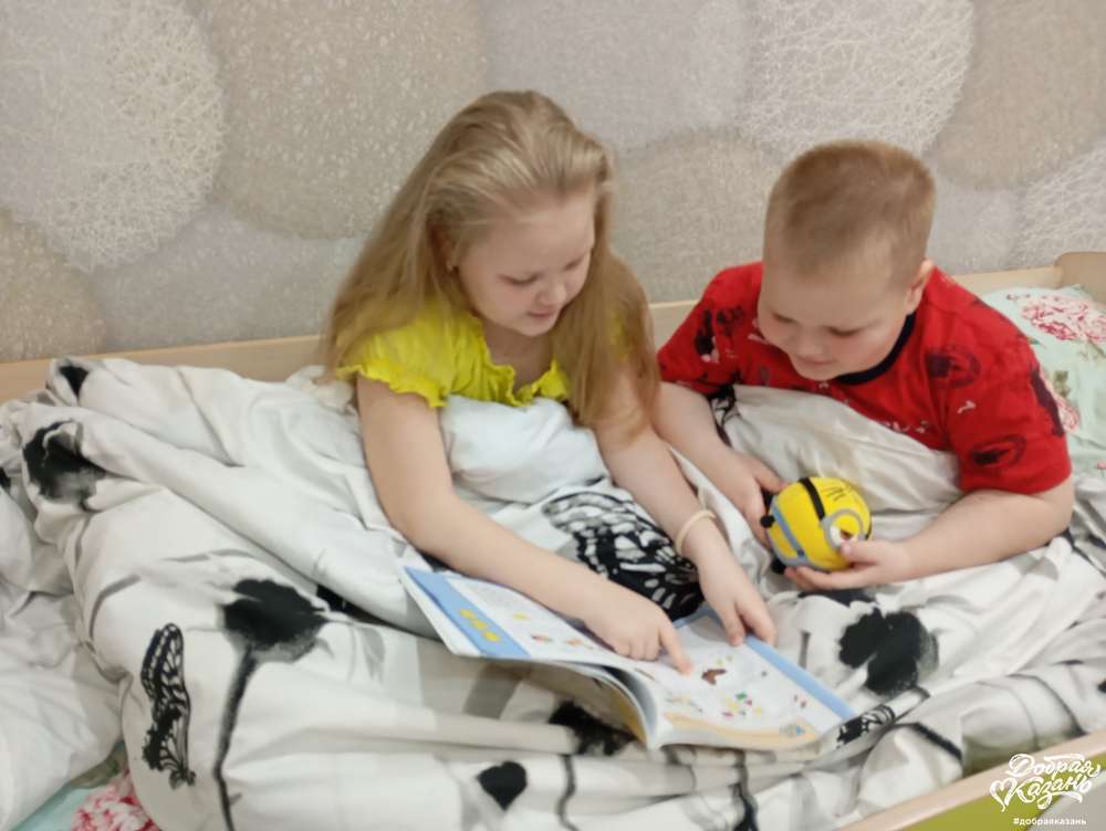 Читали сказку перед сном.