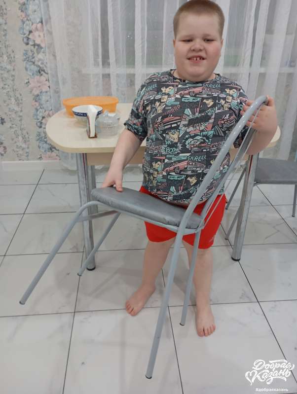 Помогаю родителям с перестановкой.