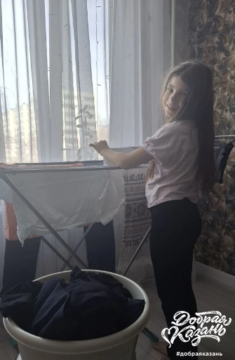 Развесила белье после стирки