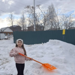 Помогла раскидать снег