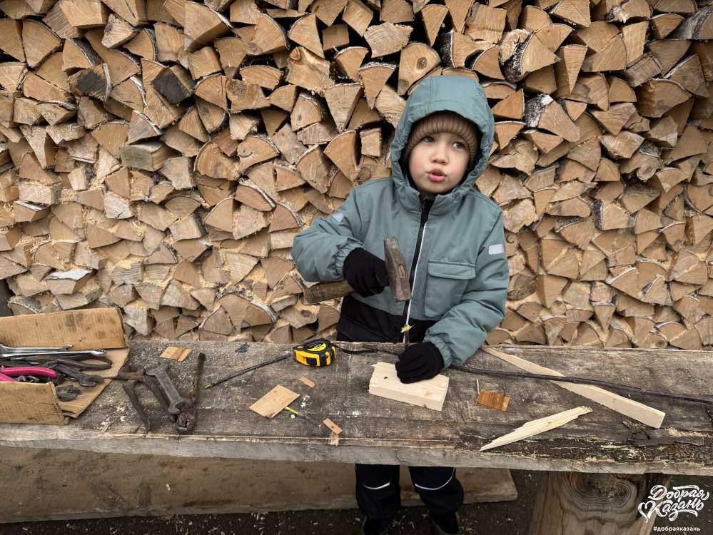 Учусь у лучшего мастера — любимого дедушки.