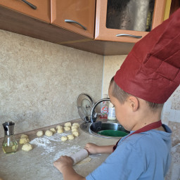 Помогаю маме